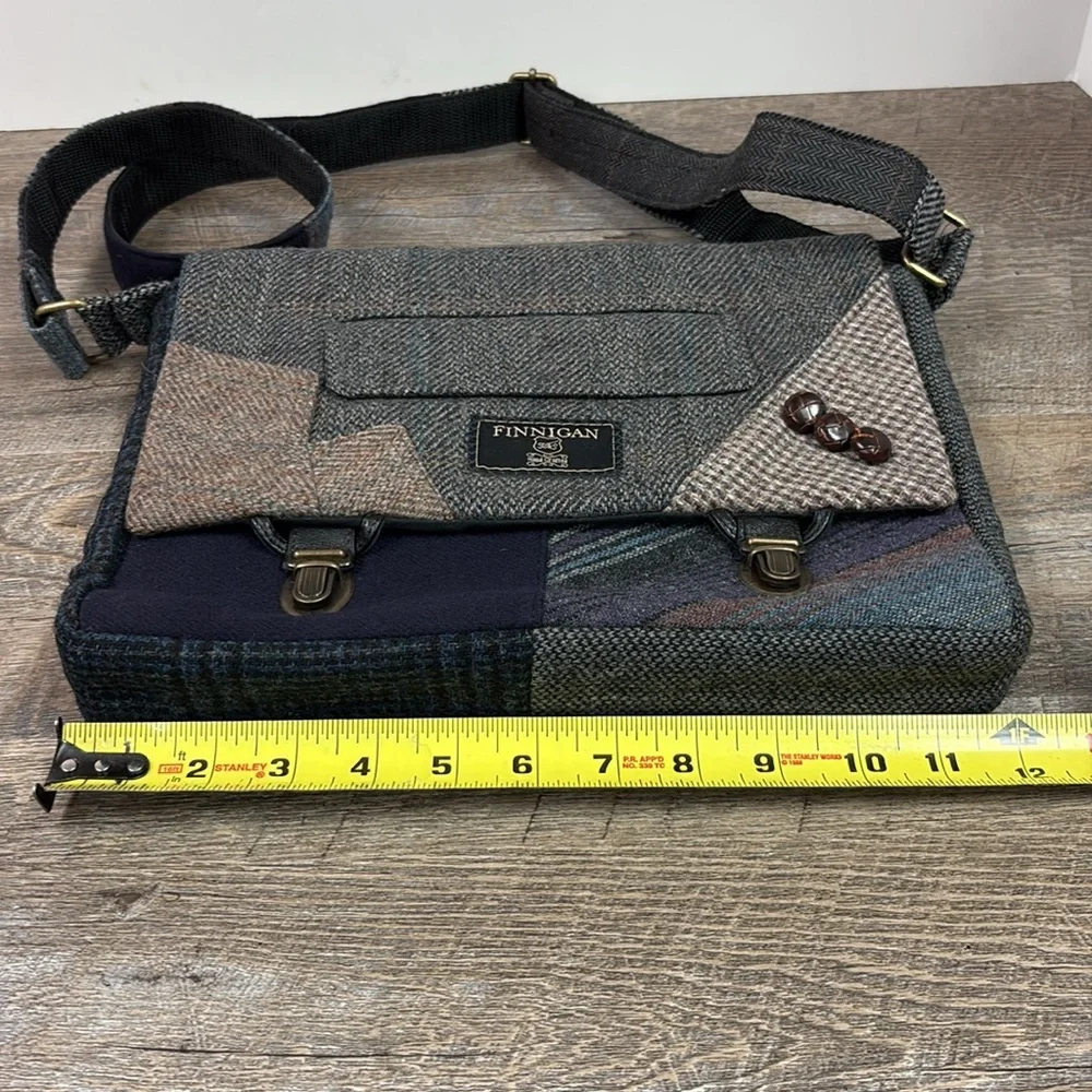 Finnigan 15” Laptop Messenger Bag
